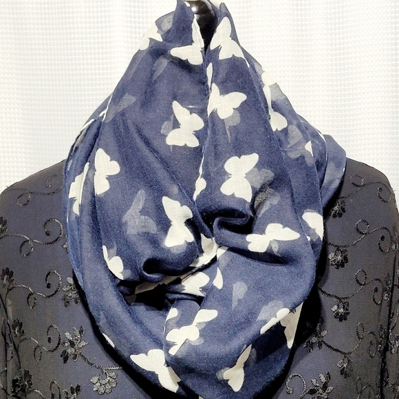 Butterfly Infinity Scarf - Picture 2 of 6